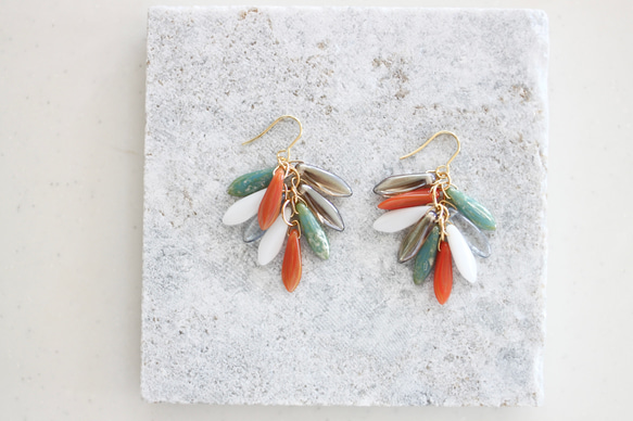 【No.238】珊瑚の散歩　サージカルステンレス使用　イヤリングにも対応　ピアス　チェコビーズ　夏 2枚目の画像