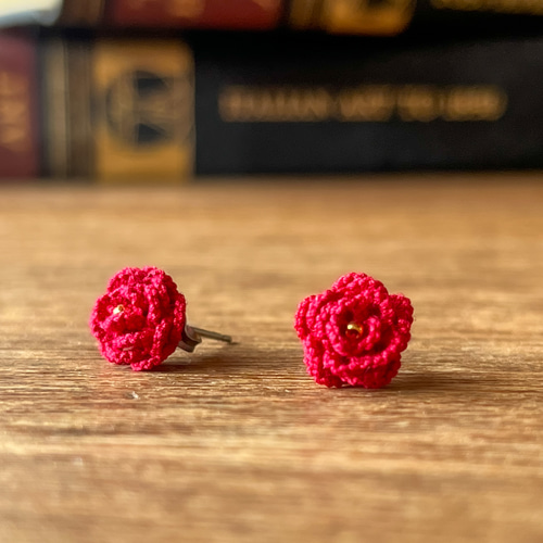 ミニバラのピアス タティングレース ローズ ピアス（スタッド・一粒