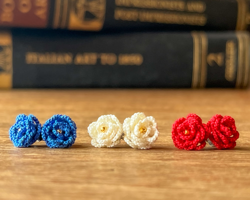 【専用】ミニ薔薇 ピアス おまとめ3点 薔薇 ピアス 薔薇、ピアス