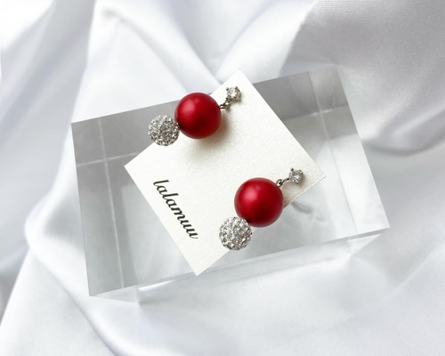 ピアス パールと赤色ストーン付き 2352effb871e7ebcc7d04914d76760