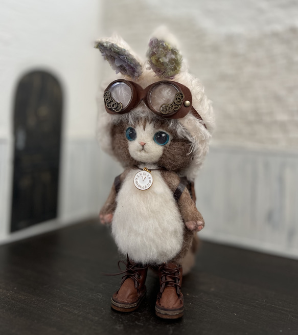 うさ耳帽子のごーぐるにゃんこ ぬいぐるみ　羊毛フェルト 3枚目の画像