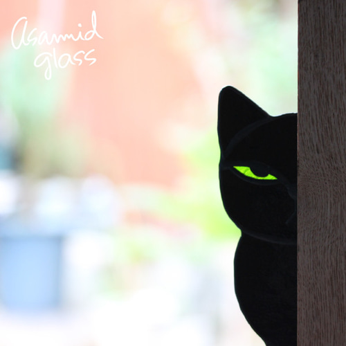ステンドグラス こちらを見つめるジト目の猫ちゃん 黒猫 その他