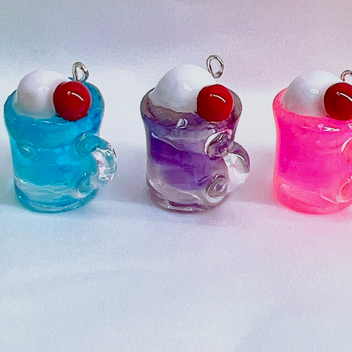 大きめのアイスボールが乗ったクリームソーダシリーズ(マグカップ