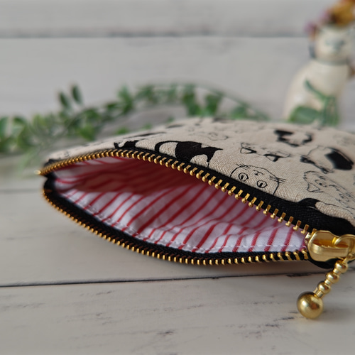 小さいポーチ/白黒猫/ハチワレ猫 ポーチ Karl 通販 18004236｜Creema