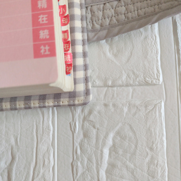 レビューブックカバー ヌビキルト グレー チェック 4枚目の画像