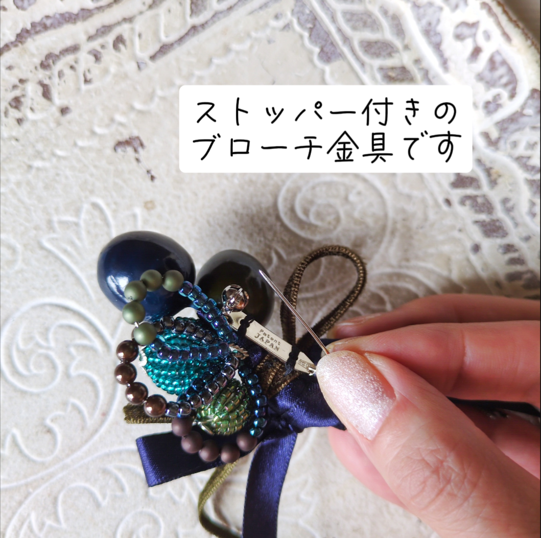［セット価格☆無料ラッピング］ブローチと5連 ビーズネックレスのアクセサリーセット☆