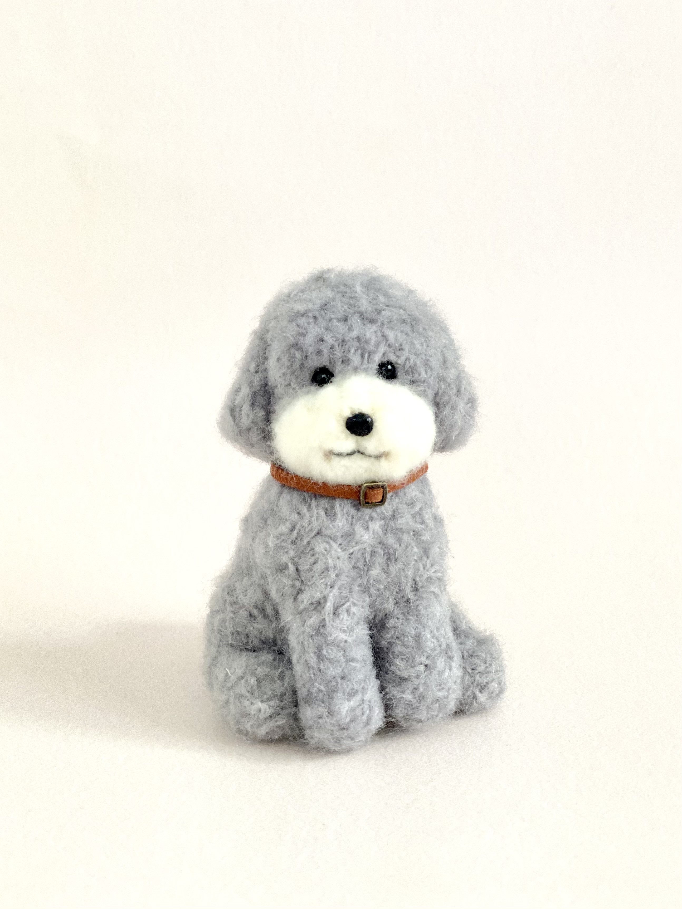 いつでもいっしょ♪ ふわふわ羊毛フェルトの小さなシルバーグレーのトイプードル　シルプー
