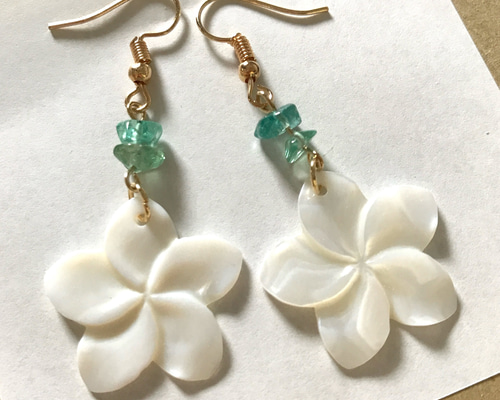 シェルピアス プルメリア アパタイト サージカルステンレス ハワイアン