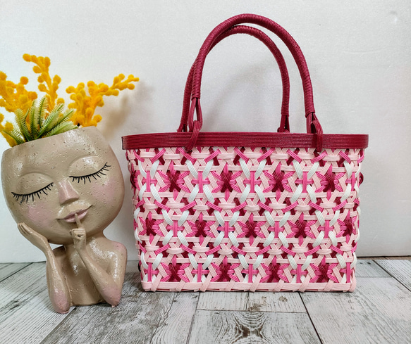 くわい屋ハンドメイドフレームバッグ クラフトバンドかごバッグミニサイズ《六つ目花模様》ピンク系