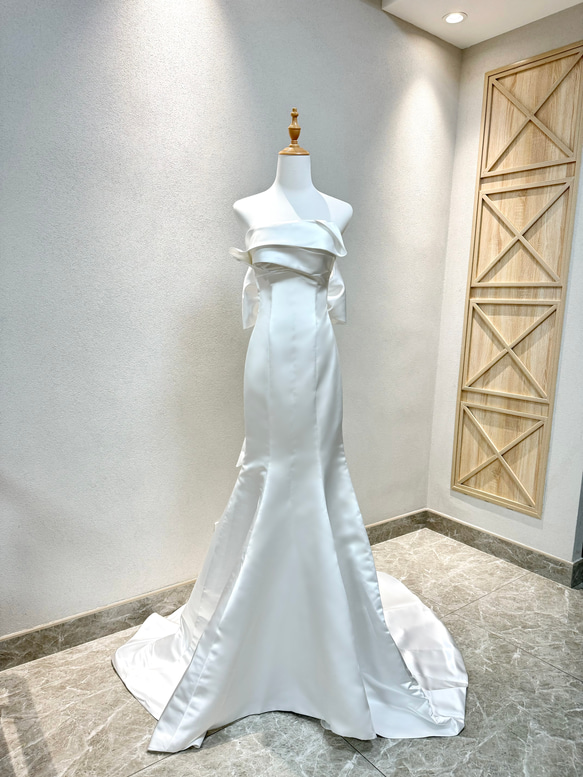 華やかなトレーン オフショルダー カラードレス 立体的 編み上げ お  