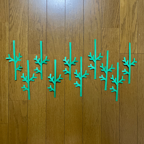 壁面飾り【コスモスの葉っぱ】 秋 9月10月11月 保育教材 画用紙 切り絵