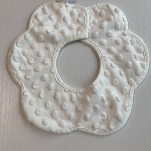 刺繍スタイ　ハンドメイド e47e1e0f16c8489cf29472d1603952