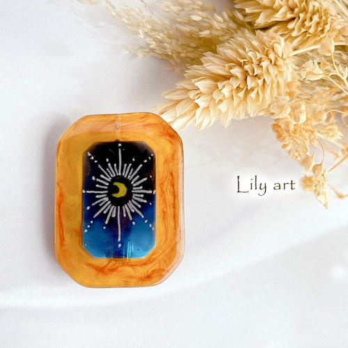 ★ブローチ★   パンダ　月夜　レジン 刺繍ビーズブローチ 月の上で眠るパンダ - ショップ LarisaTeddyBear