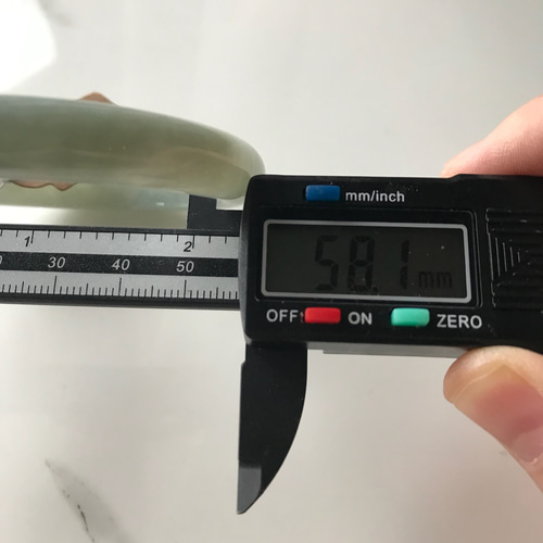 B1010-0122】ジェイド 翡翠 ヒスイ バングル 一点もの 希少