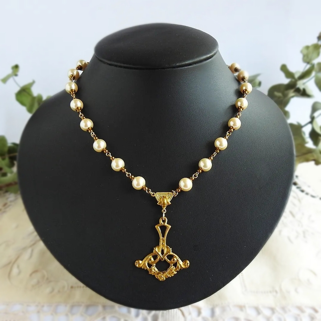 アールヌーボーデザイントップのパールネックレス