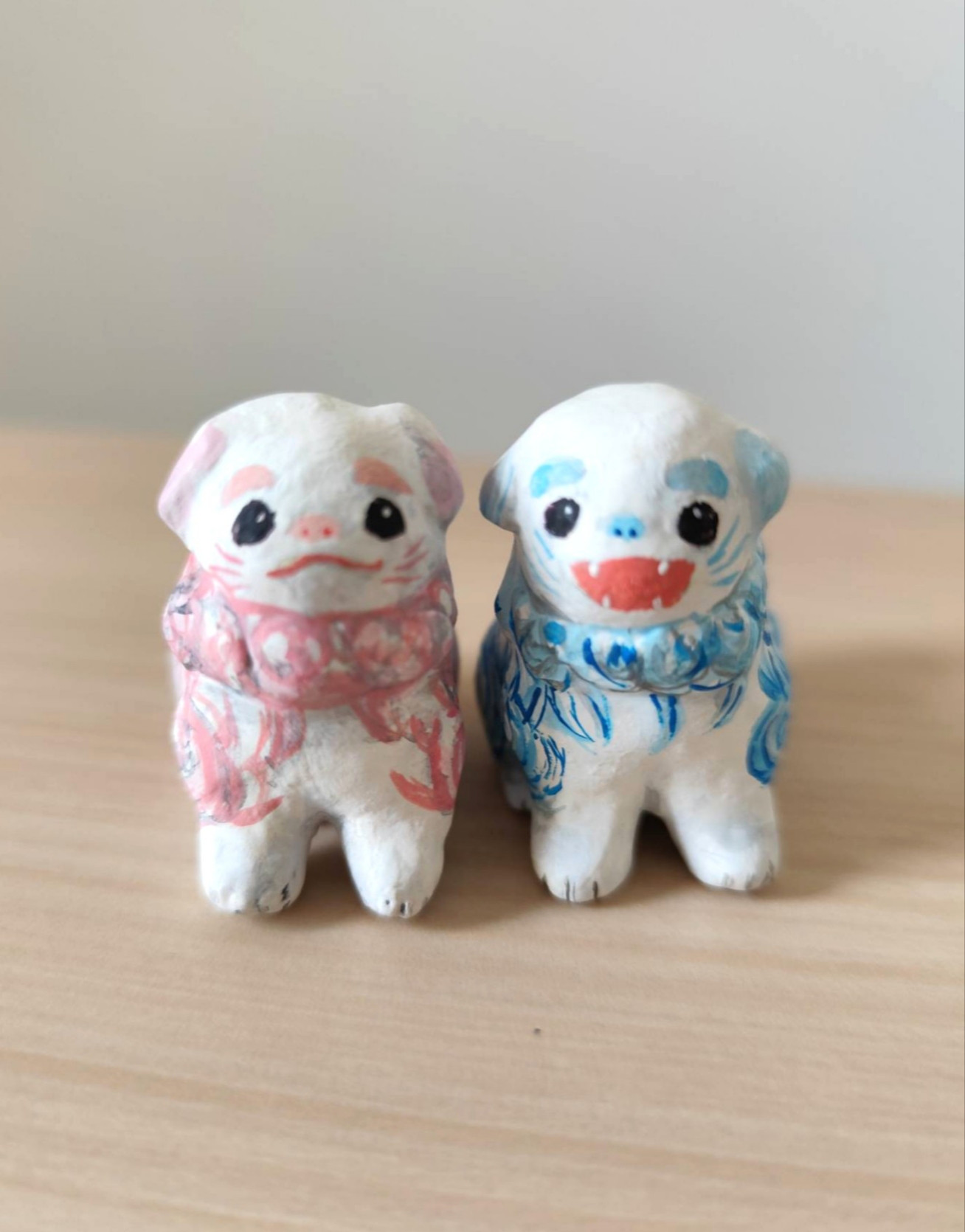 一刀彫お伽犬　お雛様の両脇のお供　安産　子供の成長のお守り　極小お伽犬　台付 一刀彫お伽犬 お雛様の両脇のお供 安産 子供の成長のお守り 極小お伽犬