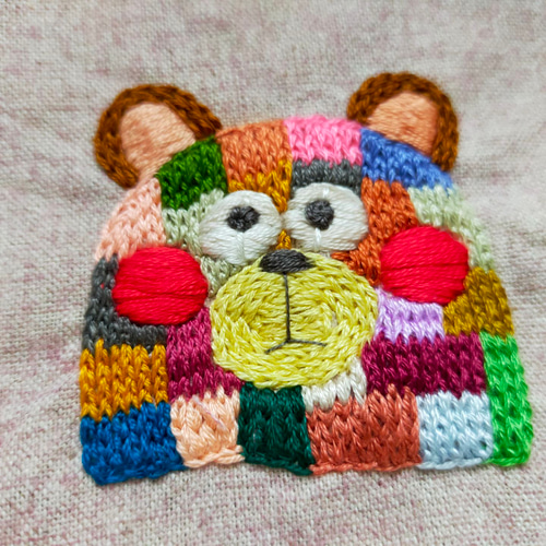 受注製作】カラフルくまちゃんの刺繍ポーチ ポーチ 刺繍枠が使えない