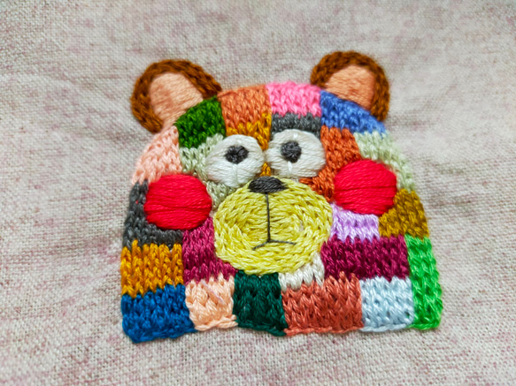 受注製作】カラフルくまちゃんの刺繍ポーチ ポーチ 刺繍枠が使えない