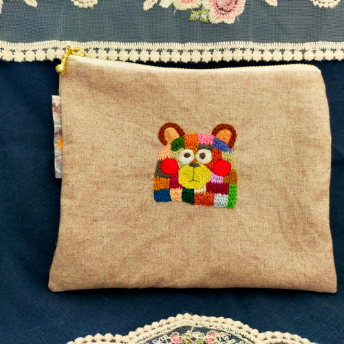 受注製作】カラフルくまちゃんの刺繍ポーチ ポーチ 刺繍枠が使えない