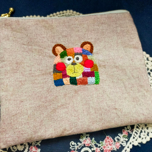 受注製作】カラフルくまちゃんの刺繍ポーチ ポーチ 刺繍枠が使えない
