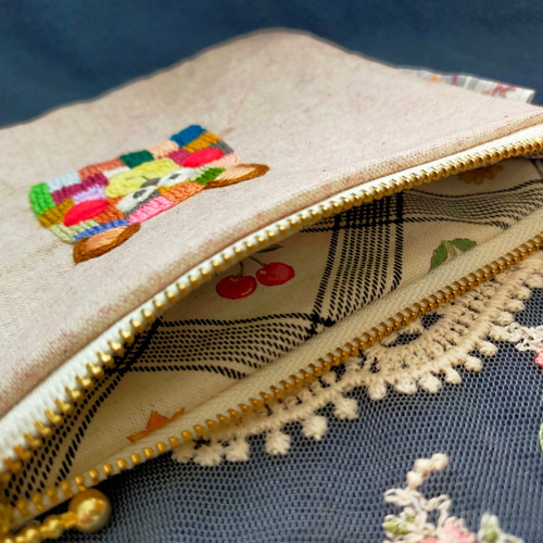 受注製作】カラフルくまちゃんの刺繍ポーチ ポーチ 刺繍枠が使えない