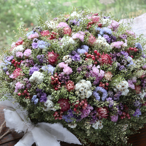 48cm) マメグンバイナズナとピンクペッパーベリーのまあるいお花畑  