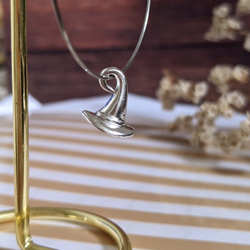 とんがり帽子 チャーム 8個 帽子 メタル シルバー パーツ 3枚目の画像