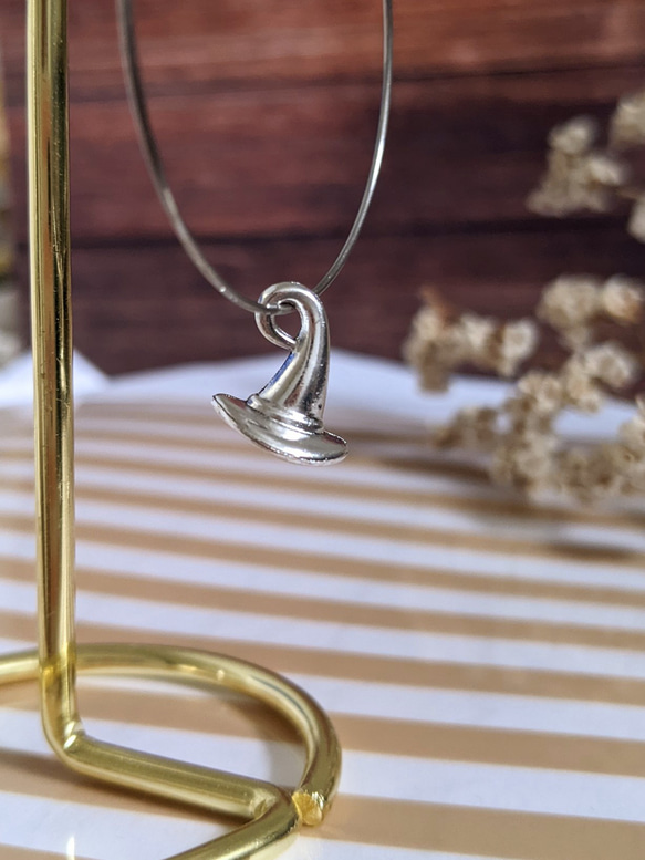 とんがり帽子 チャーム 8個 帽子 メタル シルバー パーツ 3枚目の画像