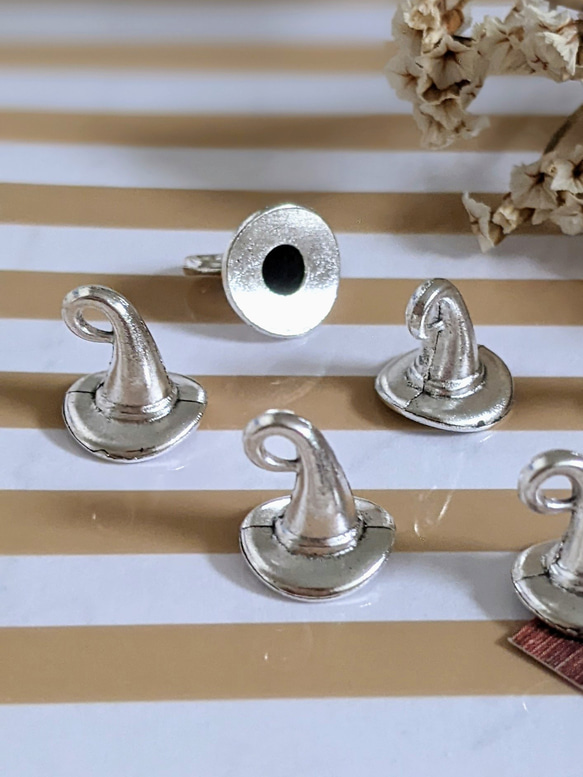 とんがり帽子 チャーム 8個 帽子 メタル シルバー パーツ 5枚目の画像