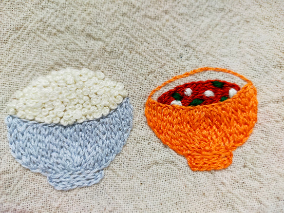 【2個セット】刺繍作家　ポーチ　ちくちく作家　一点物 2個セット】刺繍作家 ポーチ ちくちく作家 一点物