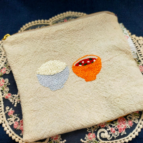【2個セット】刺繍作家　ポーチ　ちくちく作家　一点物 2個セット】刺繍作家 ポーチ ちくちく作家 一点物
