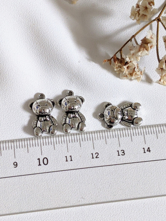 テディベア チャーム 8個 くま アンティーク メタル パーツ 6枚目の画像