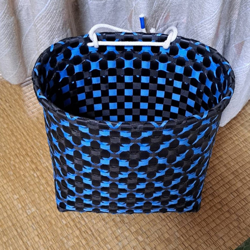 PPバンドかご(模様編み はけご 中)収穫かご、プラカゴ 模様c-黒-青