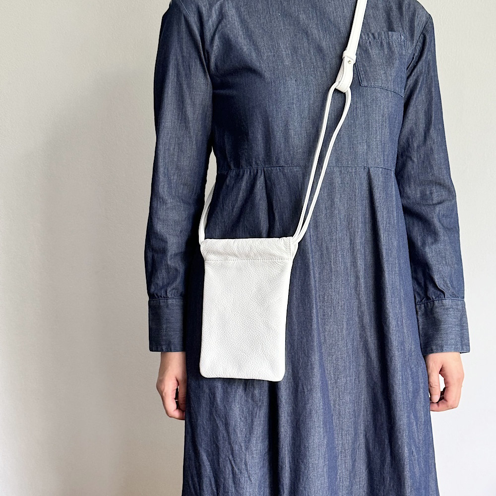 高級本革 　サコッシュ　スマホショルダー　スマホポシェット　2WAYショルダーバッグ　White