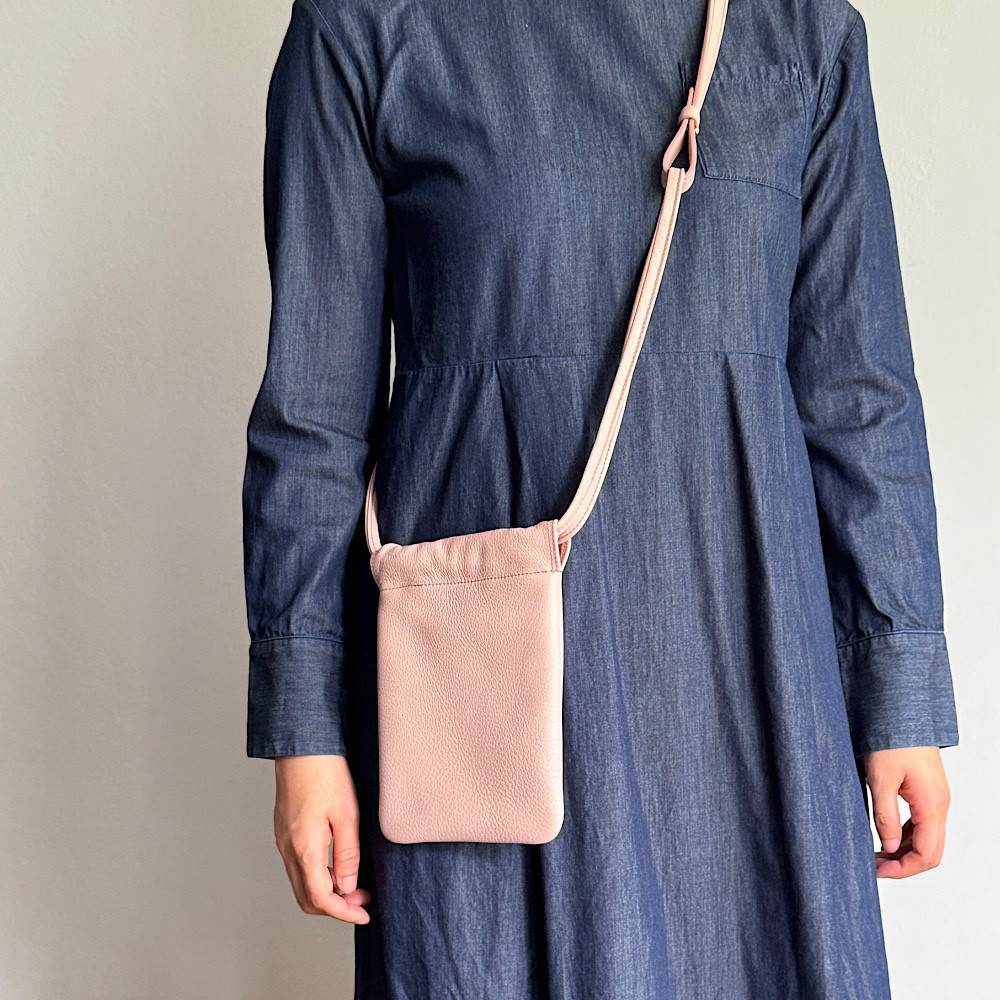 高級本革 　サコッシュ　スマホショルダー　スマホポシェット　2WAYショルダーバッグ　Pinkbeige