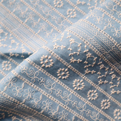刺繍生地 コットン100％ デニム調 薄手 布 刺しゅう 生地