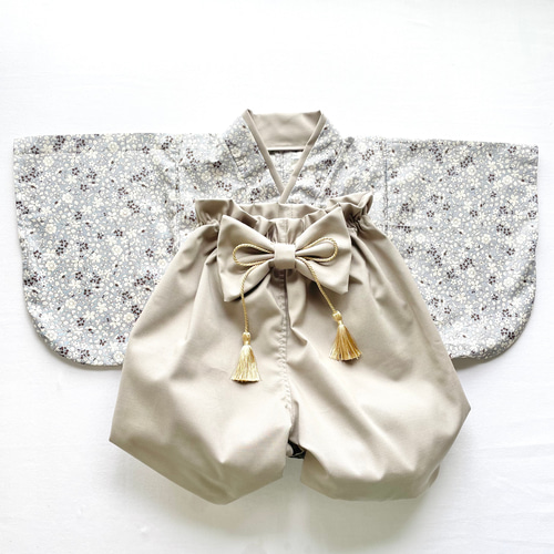 お宮参り・初節句に】洗えるベビー袴｜男女兼用／グレー×花柄 百日祝い