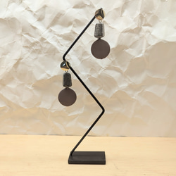 目を引くピアススタンド　attention (1個） 3枚目の画像