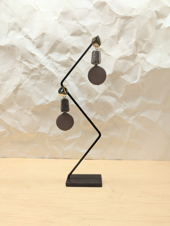 目を引くピアススタンド　attention (1個） 3枚目の画像