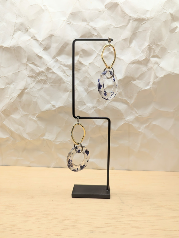 目を引くピアススタンド　attention (1個） 2枚目の画像