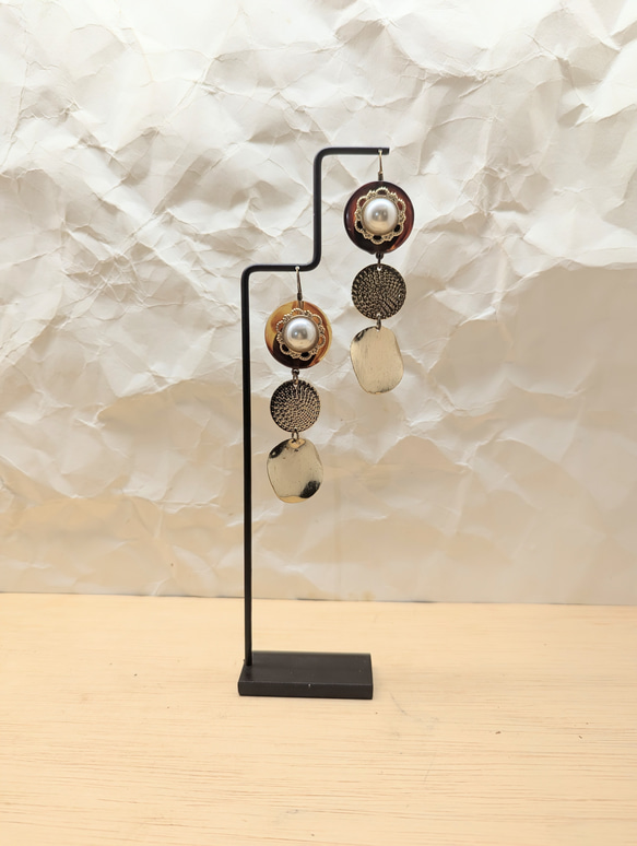 目を引くピアススタンド　attention (1個） 4枚目の画像