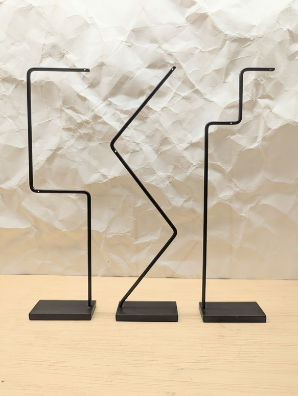 目を引くピアススタンド　attention (1個） 5枚目の画像