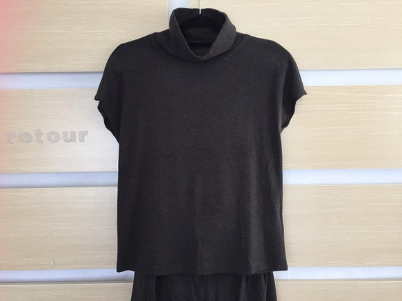 在庫処分セール！！￥11,200→￥1,100-　ハイネックトップスBLK BRN 2枚目の画像