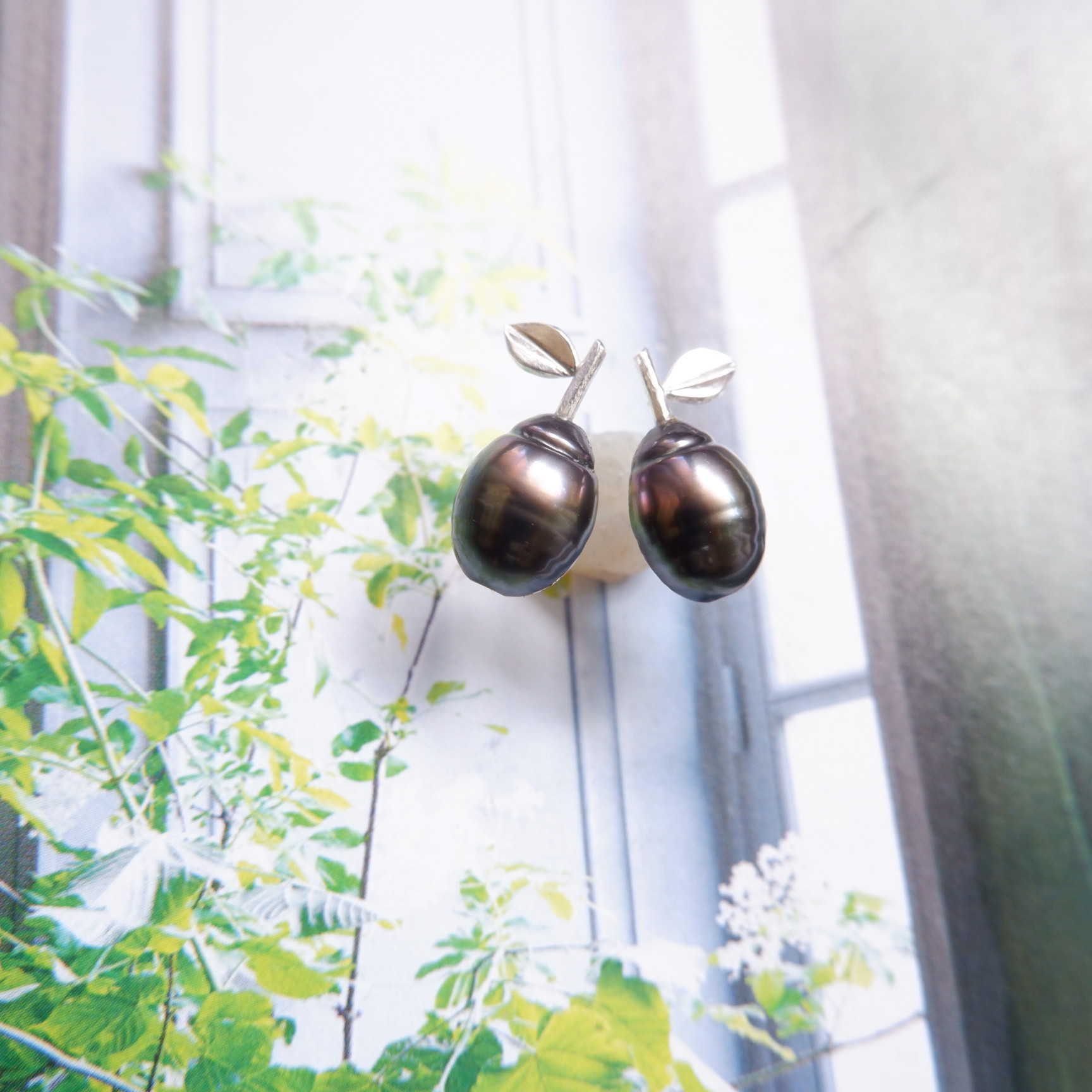 黒バロックパール・洋梨ピアス