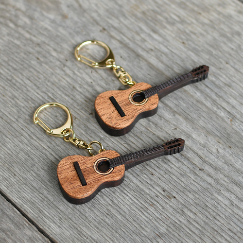 木製ギターキーホルダー（クラシックギター） キーホルダー