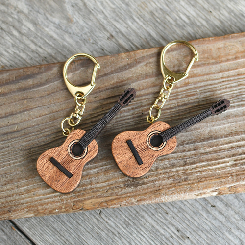 木製ギターキーホルダー（クラシックギター） キーホルダー