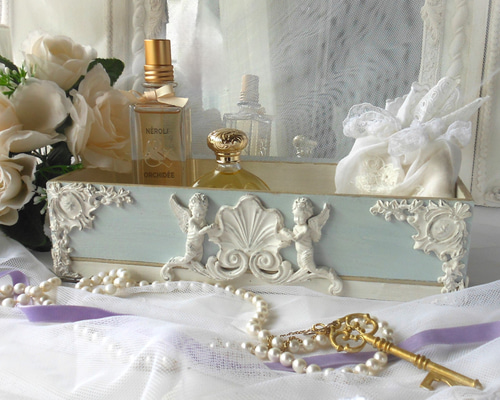 シャビーシックな天使とほたて貝のレリーフの木製ボックス フリー