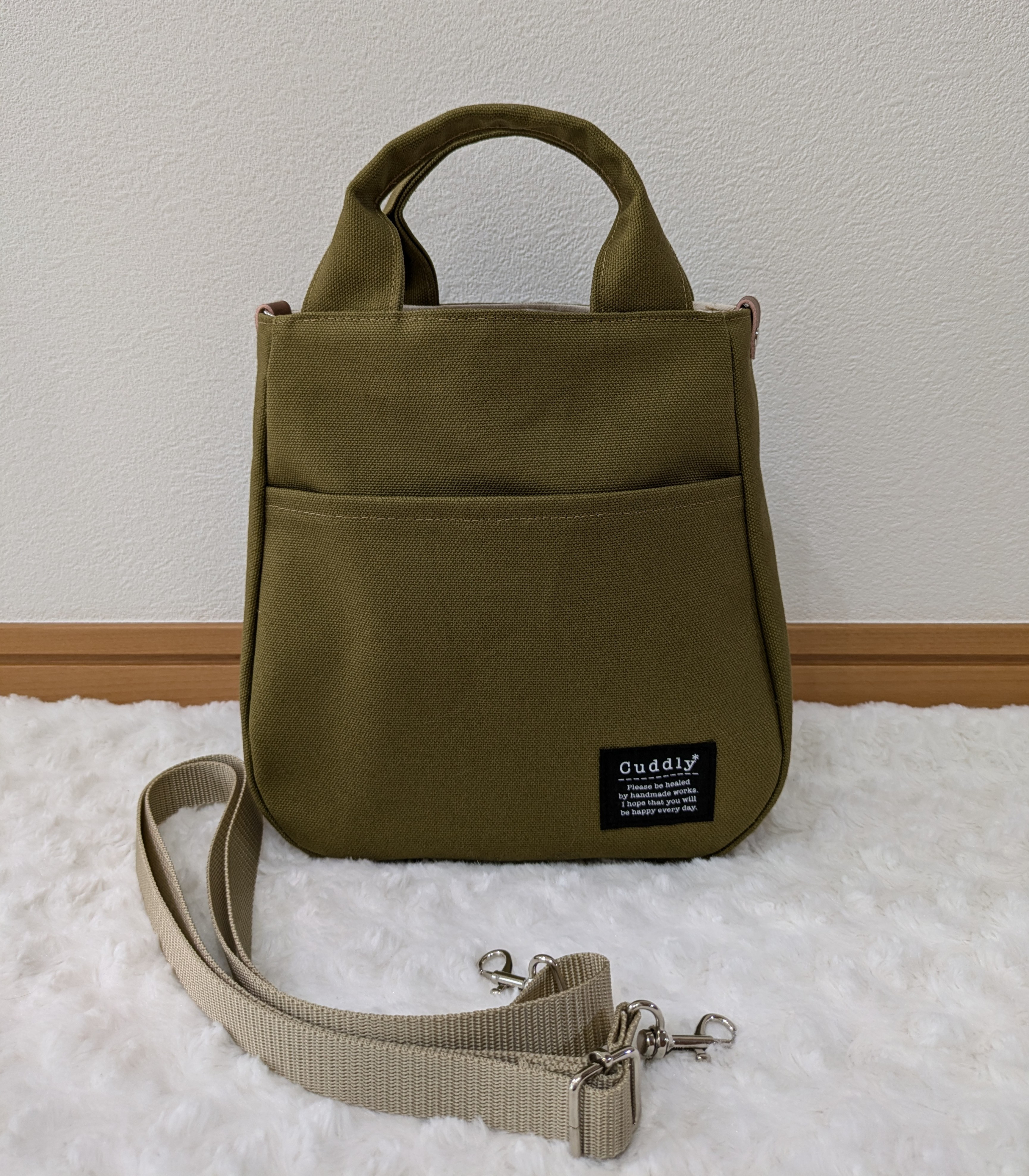 【美品】m0851 ショルダーバッグ メッセンジャー グレーカーキ Amazon | [デバイス] ショルダーバッグ Cargo カーキ