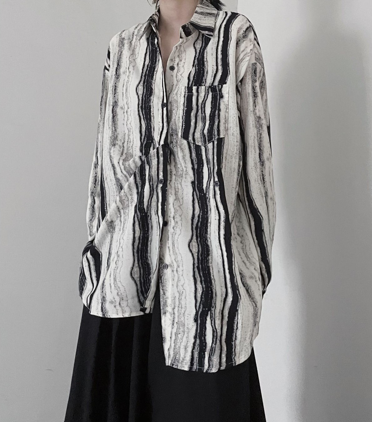墨流し柄で和モダンな着こなし♪ポケット付き水墨画風シャツ
