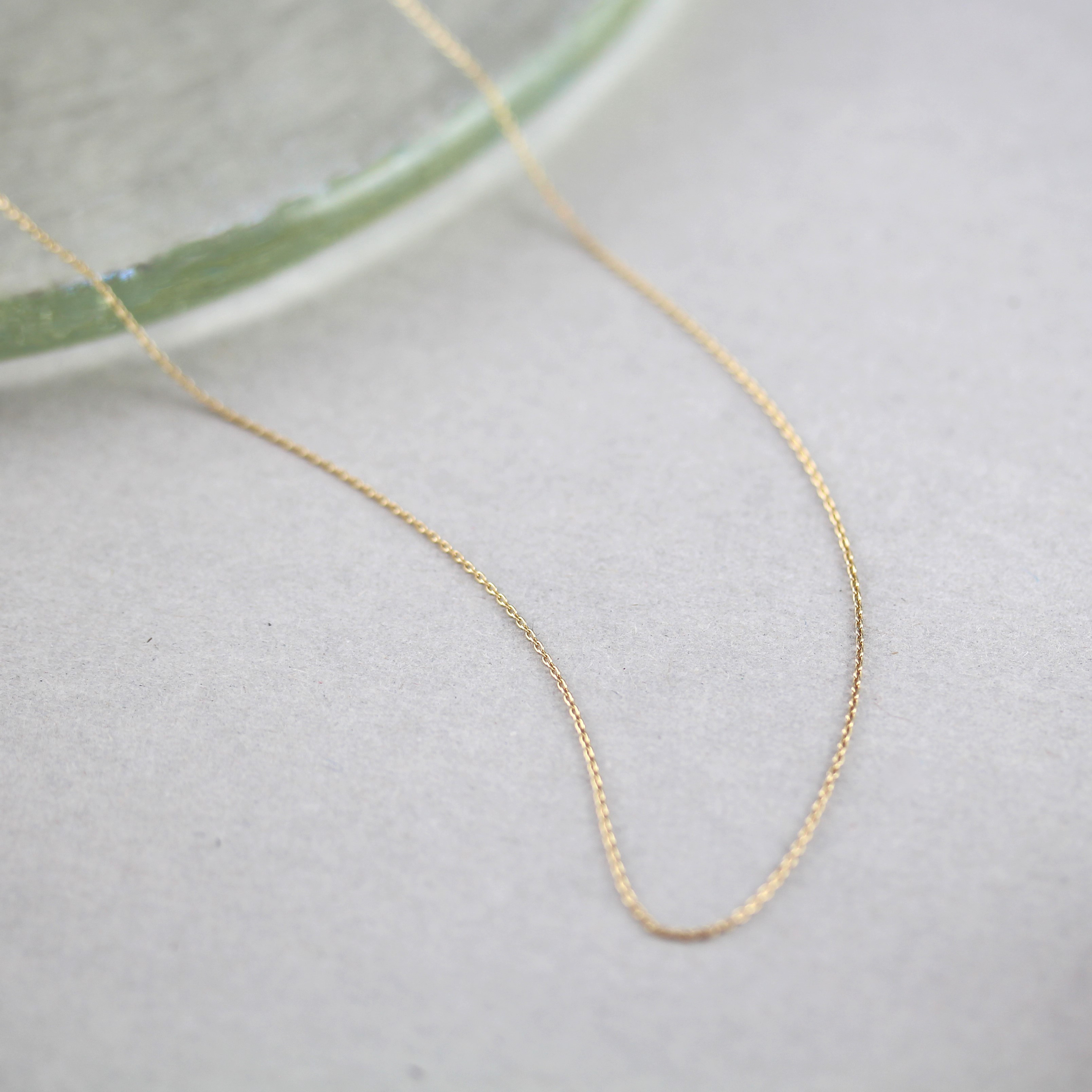 冬のおしゃれに♡つけっぱなし K10 シンプル 華奢 チェーンネックレス スキンジュエリー 重ね付けにも♪〈129〉